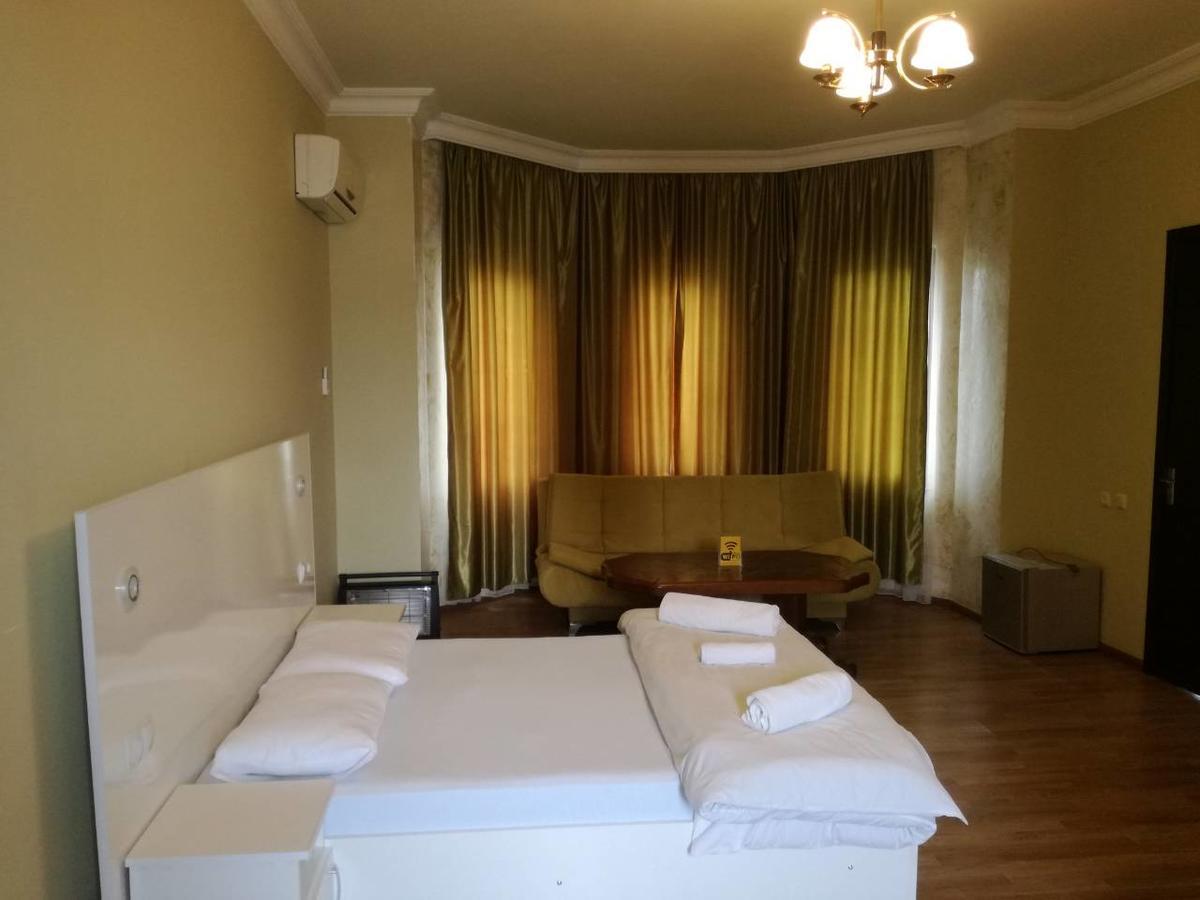 Hotel Kakhaberi Батуми Экстерьер фото